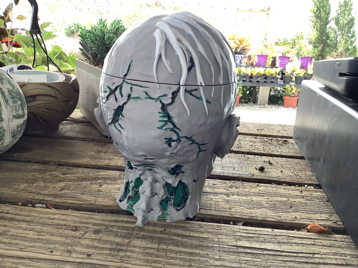 Zombie planter with lid