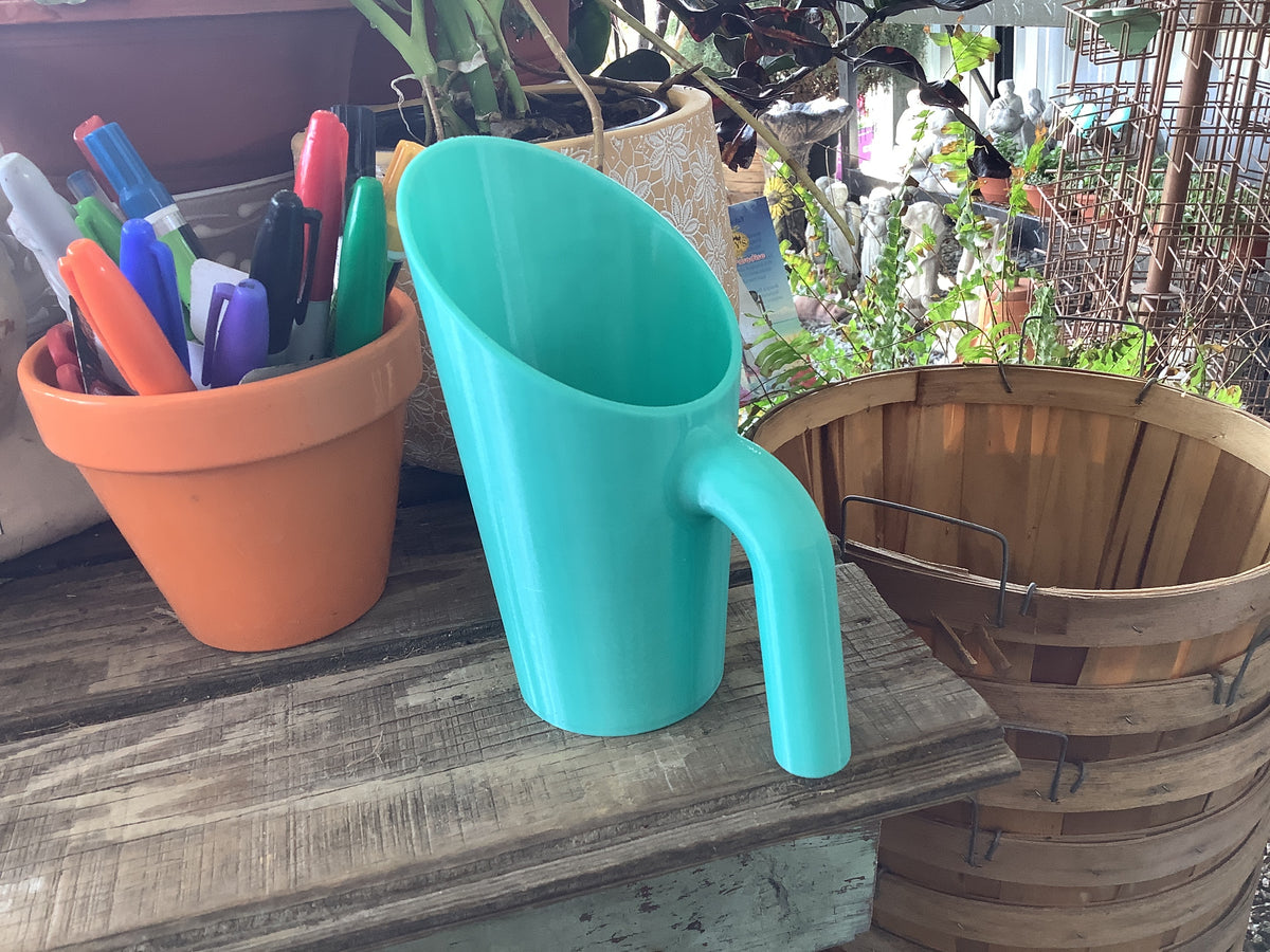 Soil scooper/shovel
