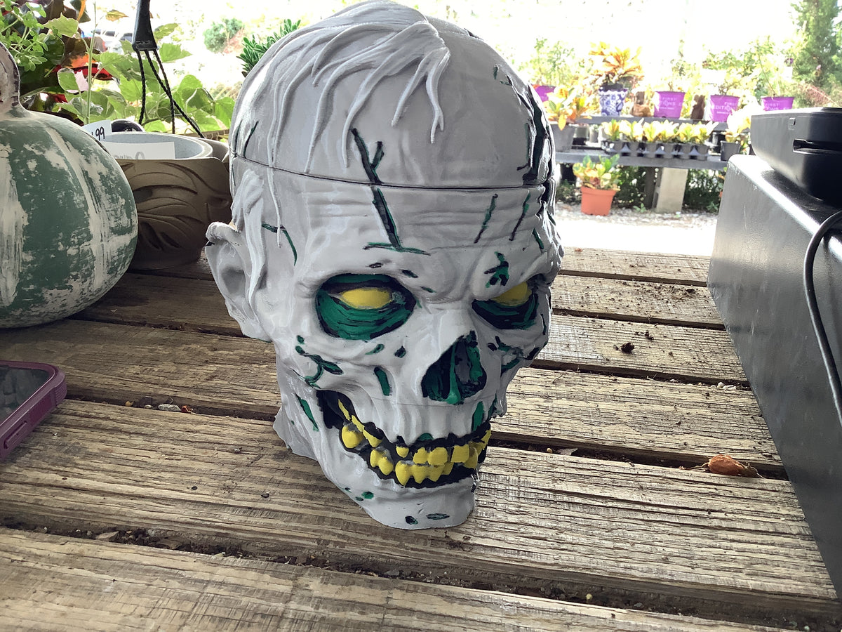 Zombie planter with lid